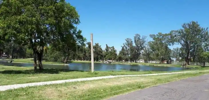 Santa Fe: paseaba a su perro en el Parque Garay y lo asaltaron a punta de pistola