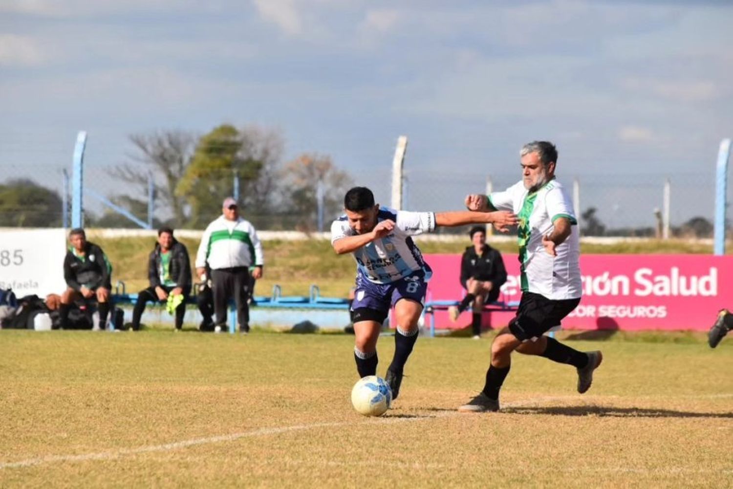 Sportivo lidera el torneo de fútbol Senior