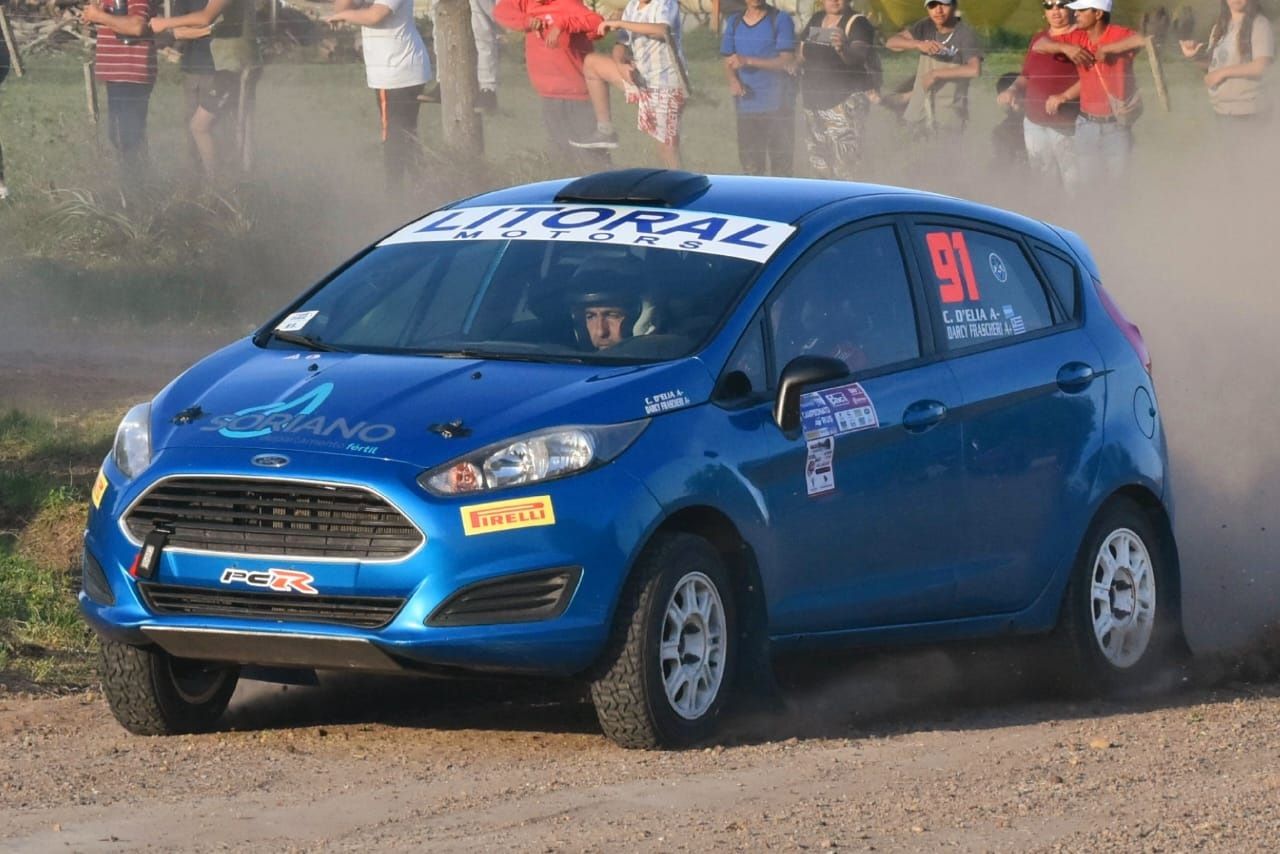 Delía y el Ford Fiesta Kinetic con el que busca repetir el título del 2023.