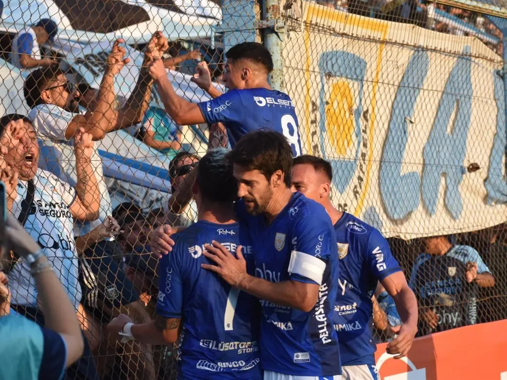 La Crema intentará volver al triunfo de local desde las 21. Foto:@OficialAMSyD