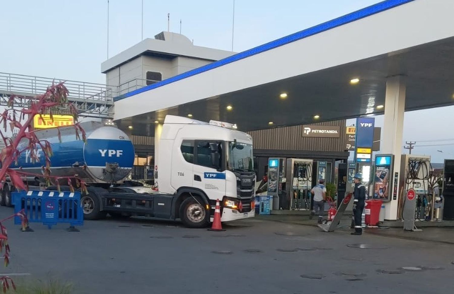 Abastecieron a las YPF y hay colas de hasta seis cuadras