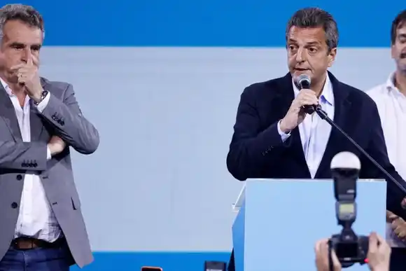 Massa evalúa pedir licencia como ministro de Economía