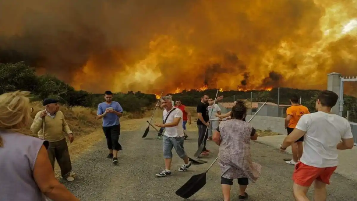 Decenas de familias son evacuadas en Argentina tras incendio forestal