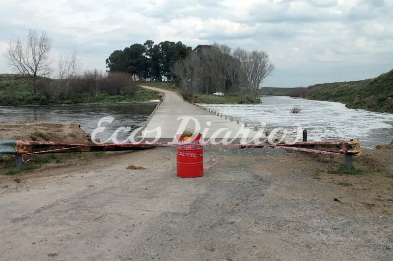 Cortan el tránsito por el puente del Paso de la Medialuna, por el desmoronamiento de un terraplén