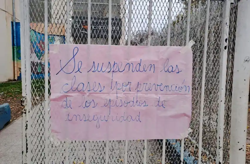 Atacaron a balazos una escuela en zona noroeste y suspendieron las clases