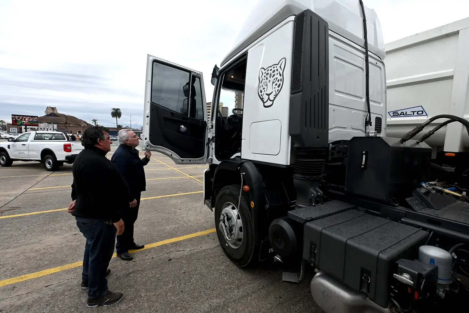 Tigre: Zamora presentó nuevos móviles y maquinaria para fortalecer los servicios públicos del distrito