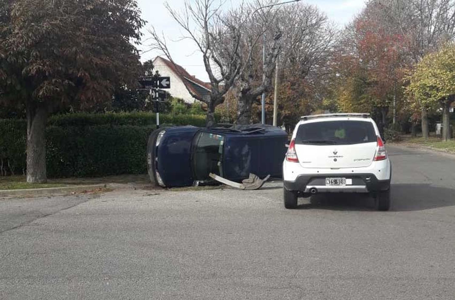 Le dio su auto al trapito para que lo estacione y terminó volcado