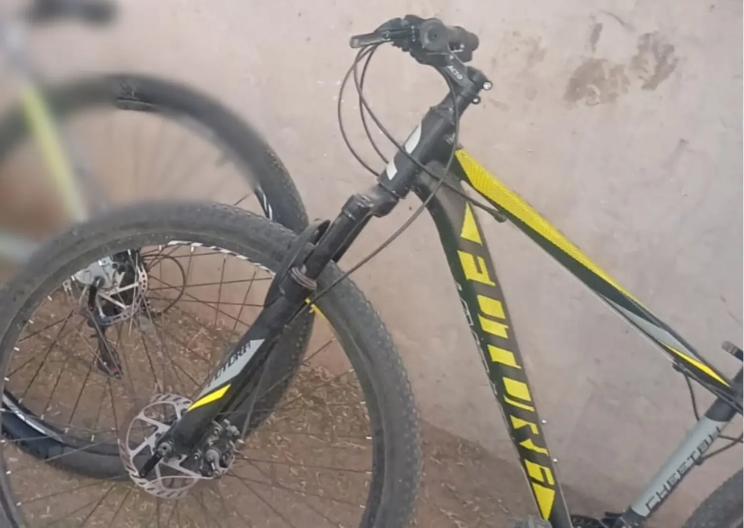 La bici robada es de estilo mountain bike.