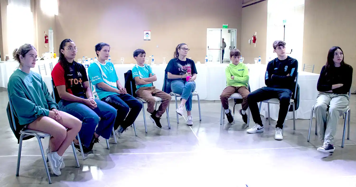 Los nuevos deportistas de Alto Rendimiento de izq a der. Schutten, Echáves, Castiglione, Fradin, Jimena López, Ramallo, Goñi e Irigoin.