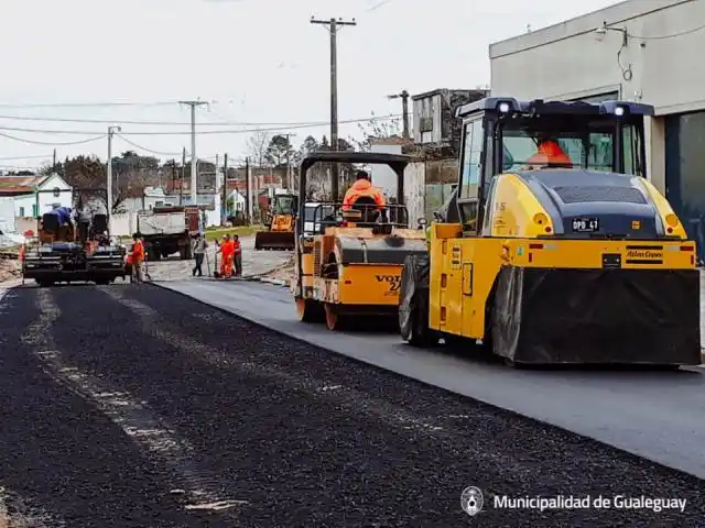 Se está completando el asfaltado de la calle Epele