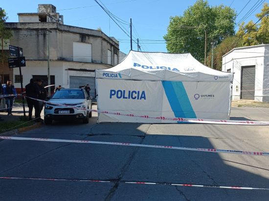 Quilmes: Delincuente intentó robarle un auto a jubilado, se tiroteó con la policía y murió