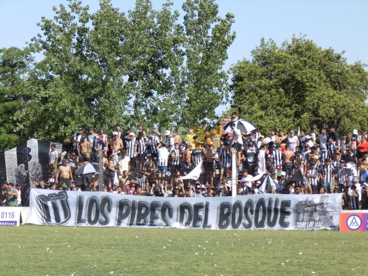 Videos: hinchas de Central Argentino se enfrentaron con la policía tras el clásico con Sportivo Rivadavia