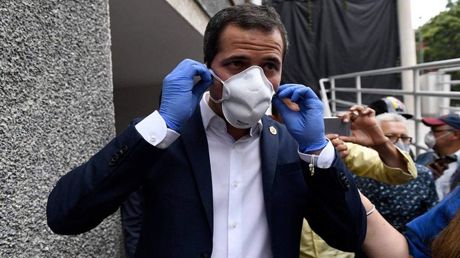 Está «obligado» a reconocer aumento de casos: Guaidó acusa a Maduro de «manipular» cifras de COVID-19