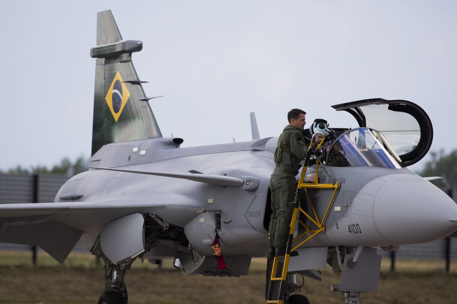 Primer vuelo de un F-39 Gripen E al mando de un piloto Brasileño