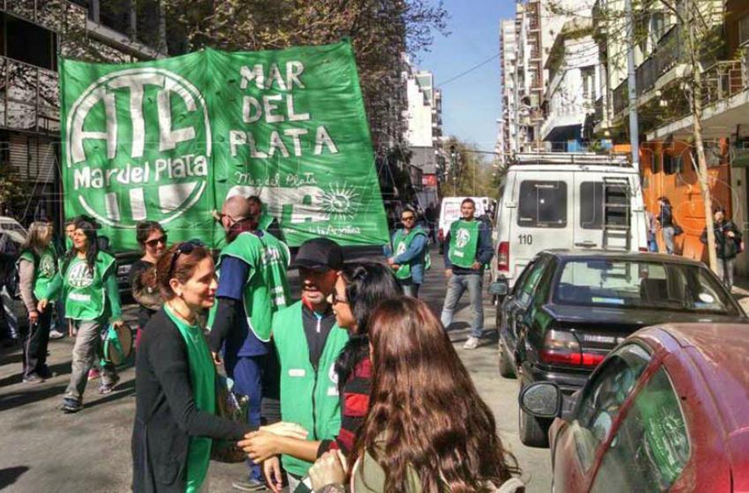 Estatales realizan un paro nacional para "frenar" los despidos