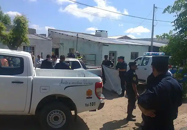 A sangre fría: Un hombre asesinó a un joven de dos tiros y luego se entregó 