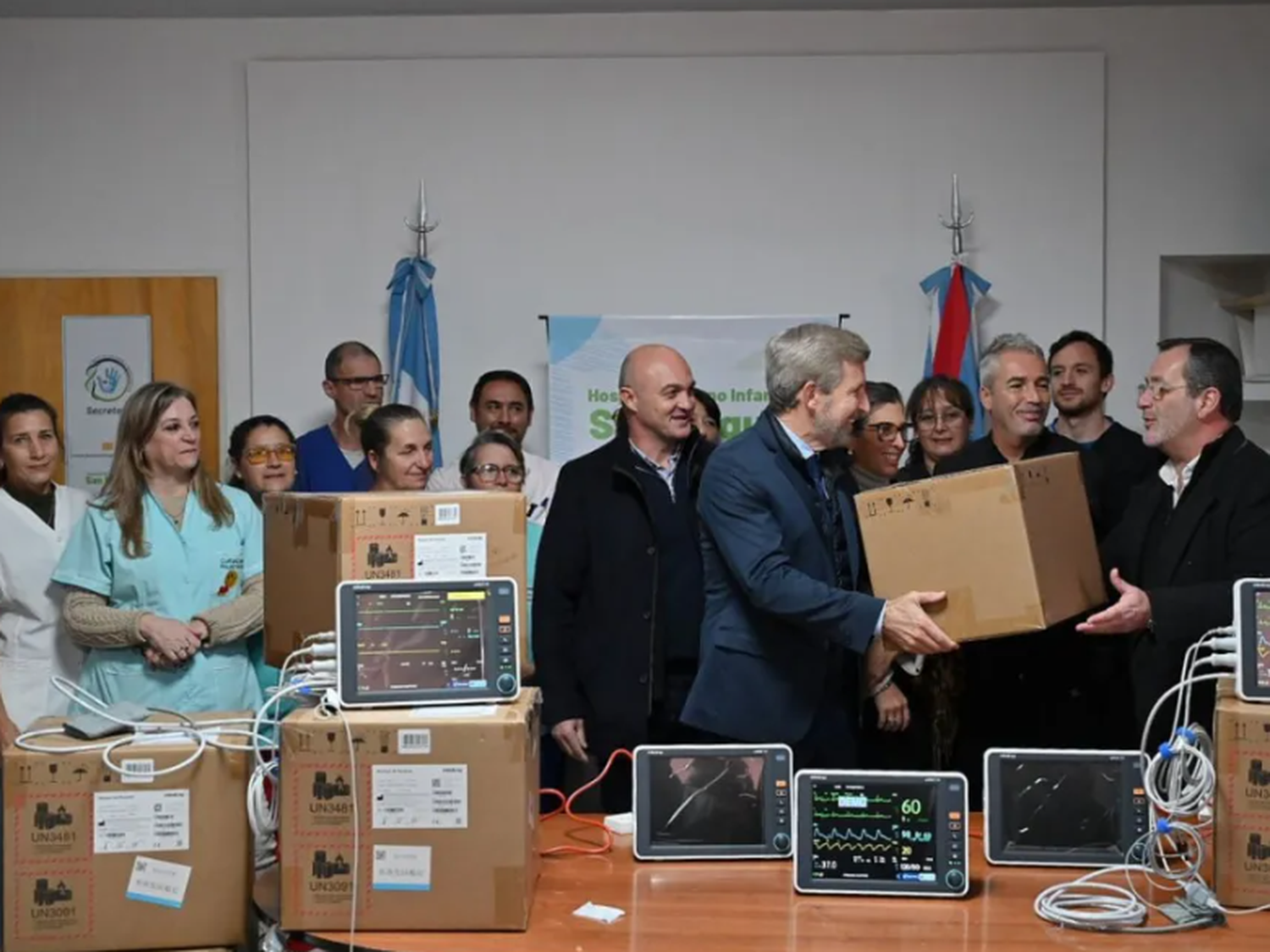 El CAPS Juan Baggio y el Hospital Centenario recibieron monitores multiparamétricos para pacientes neonatales y pediátricos
