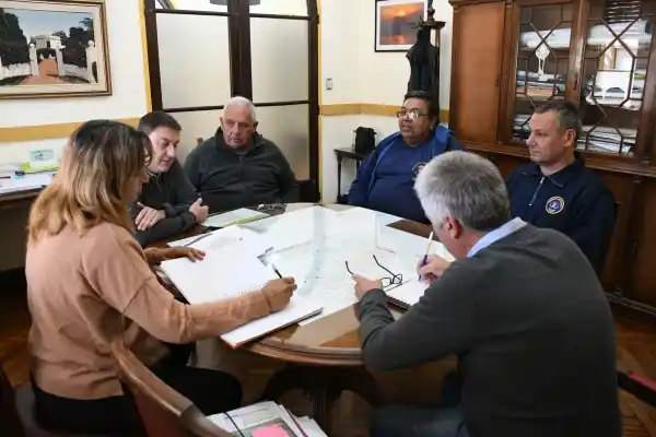 Funcionarios municipales y bomberos evaluaron medidas de seguridad en edificaciones en altura