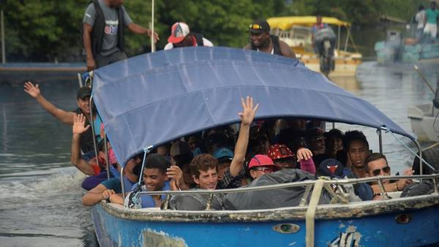 La ola de inmigrantes cubanos provoca un caos en Colombia