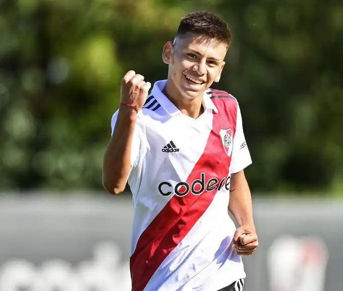 El "Diablito" Echeverri se entrenará con la Primera