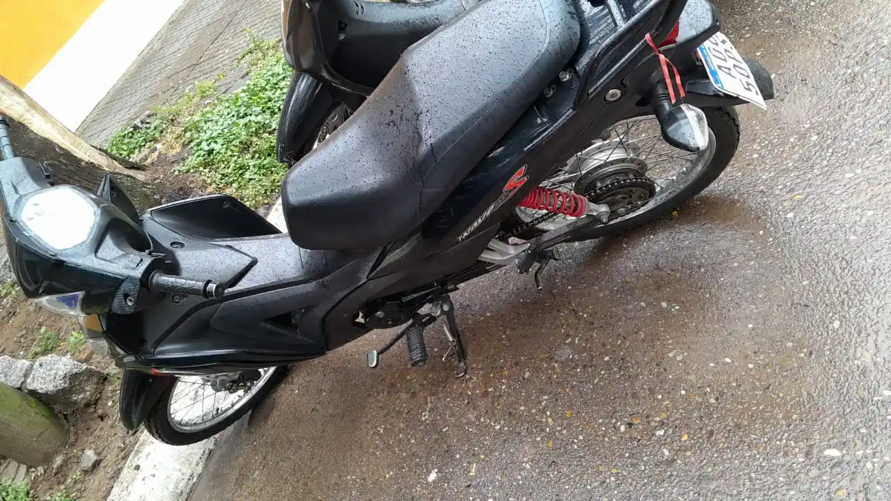 Encontraron moto Honda Wave con la llave puesta