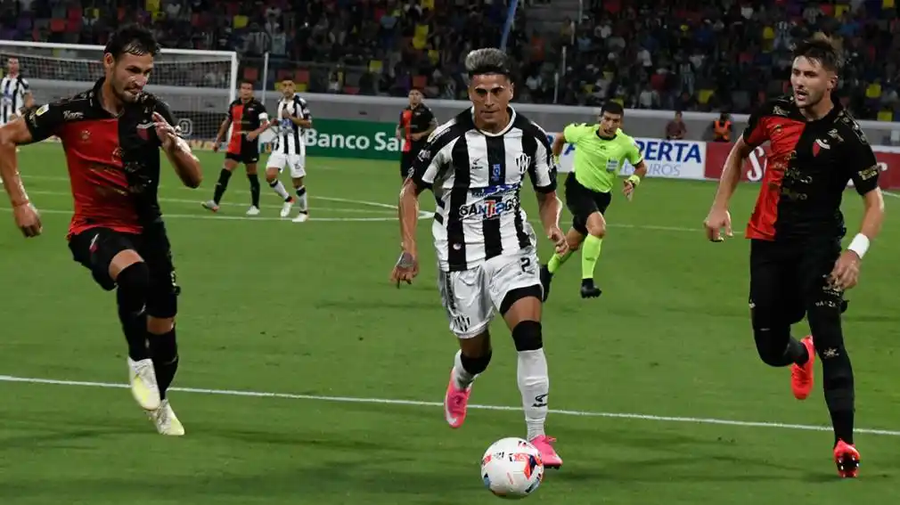 Colón festejó en Santiago del Estero