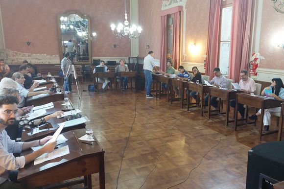 La dieta de los concejales generó cruces durante el debate por el aumento de tasas