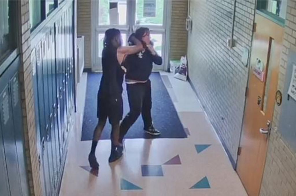 ]Entrenador estranguló a un estudiante
