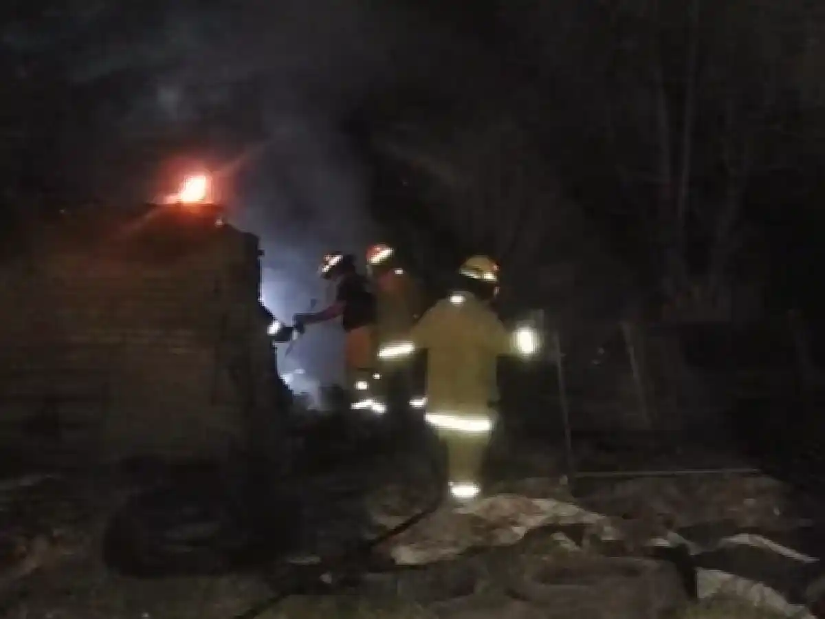 Incendio destruyó vivienda en Frontera
