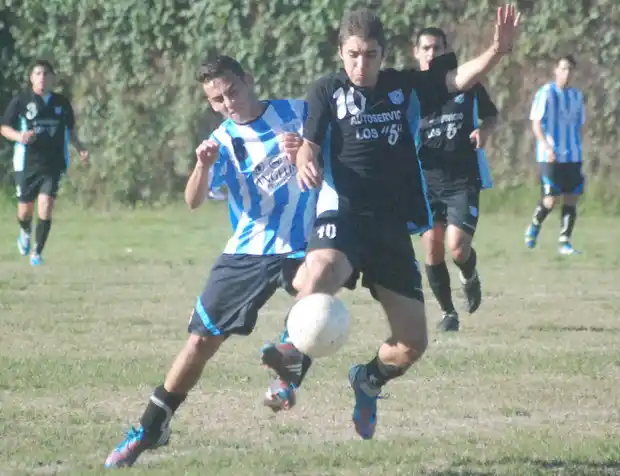 Juventud supo golpear en el momento justo y le dio vuelta la historia al Defe 