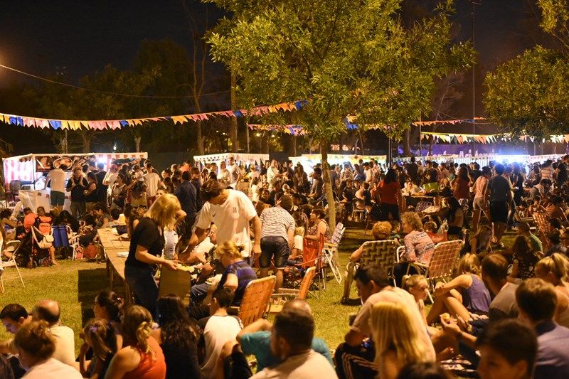 NOCHE DE LOS FOOD TRUCKS