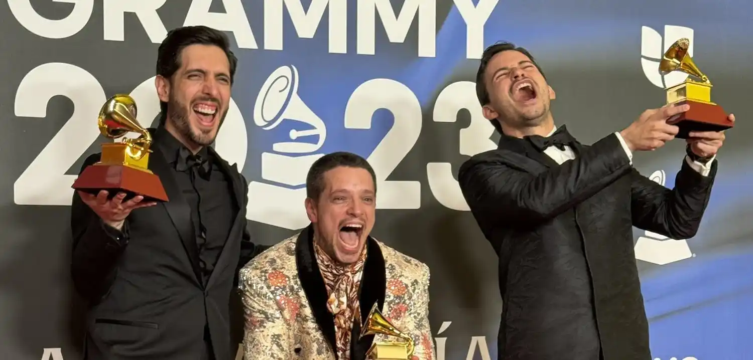 ¡SE LE CUMPLIÓ EL SUEÑO! Lasso y Lagos conquistan un Latin Grammy por “Ojos Marrones” (+VIDEO)