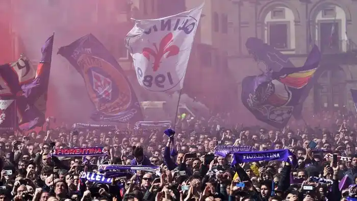 Miles de personas despidieron a Davide Astori en Florencia