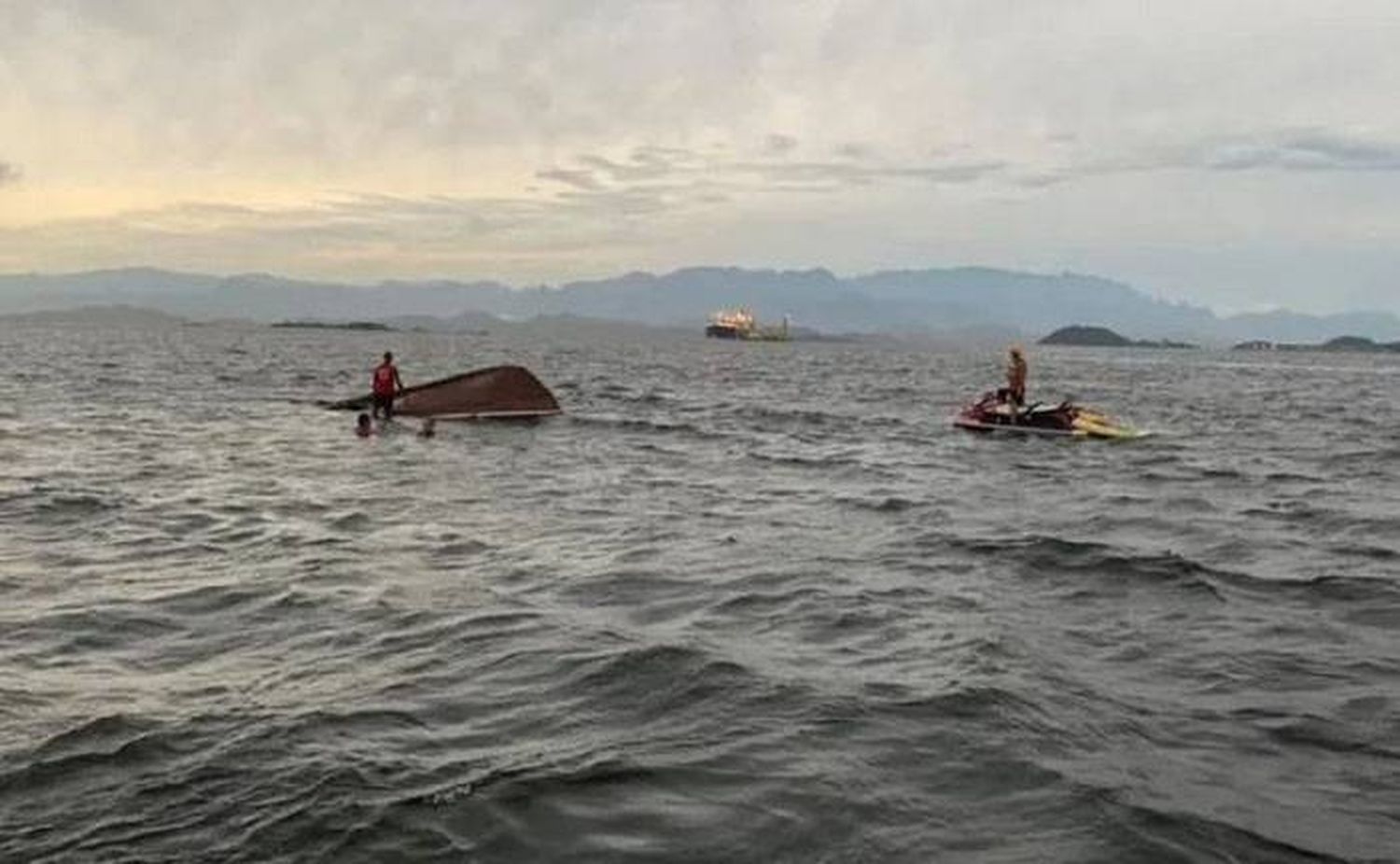 Se hundió un barco con turistas en Rio de Janeiro: tres muertos