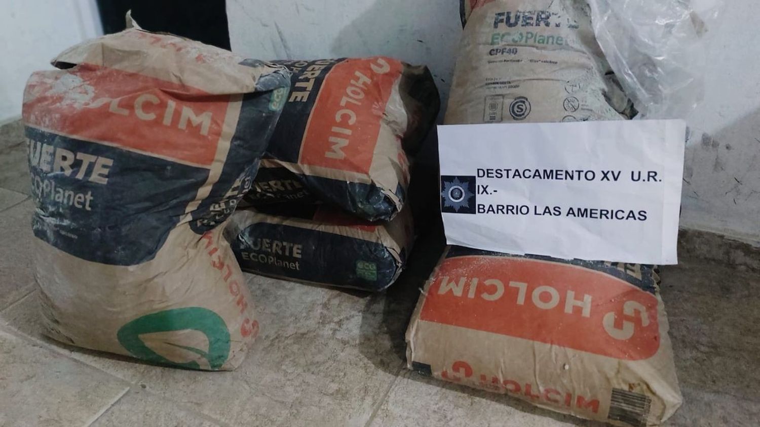 Reconquista: los atraparon robando bolsas de cemento en una obra
