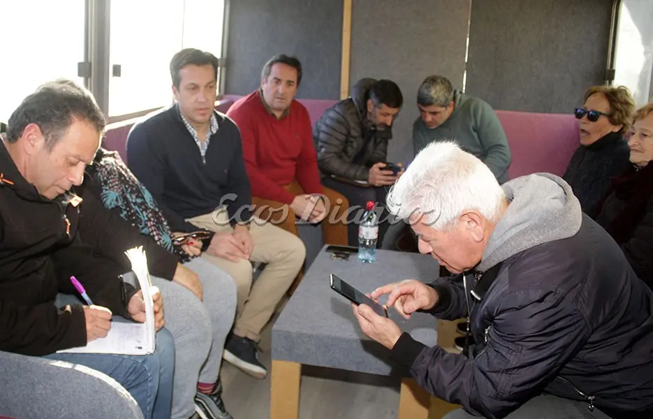 Más de 40 vecinos en la oficina móvil