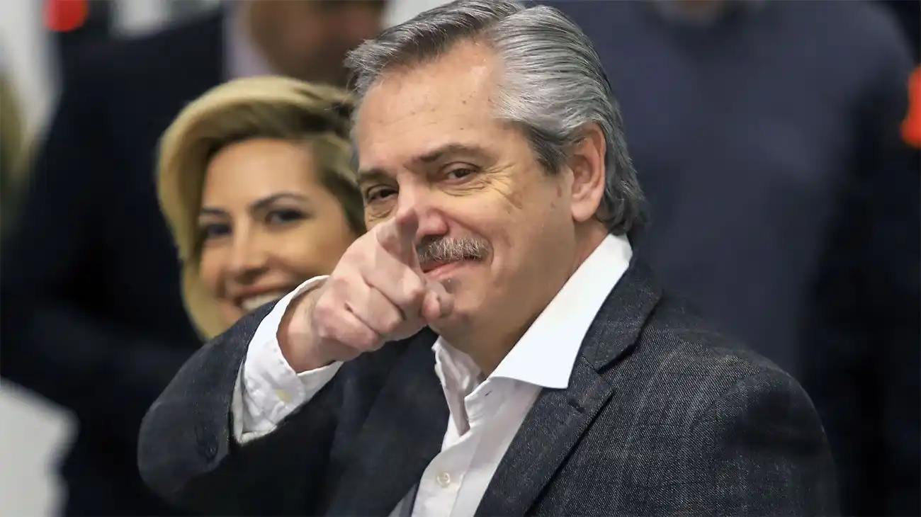 Alberto Fernández le respondió a dos olavarrienses para desearles éxitos en los exámenes