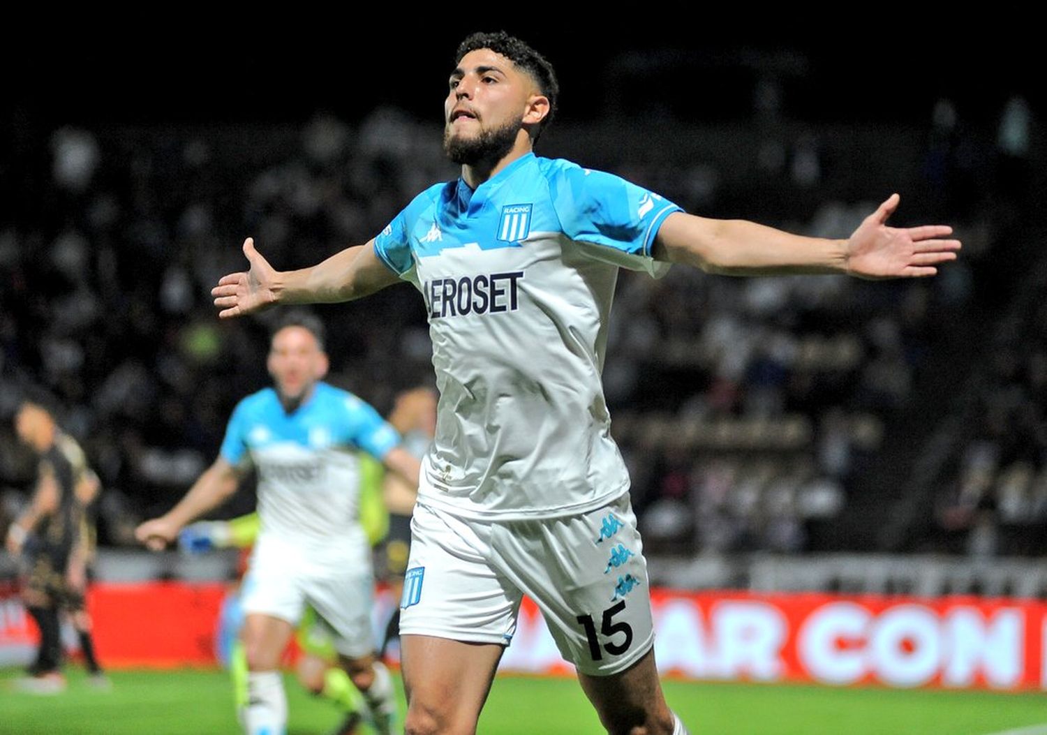 Racing venció a Platense y quiere seguir dando pelea