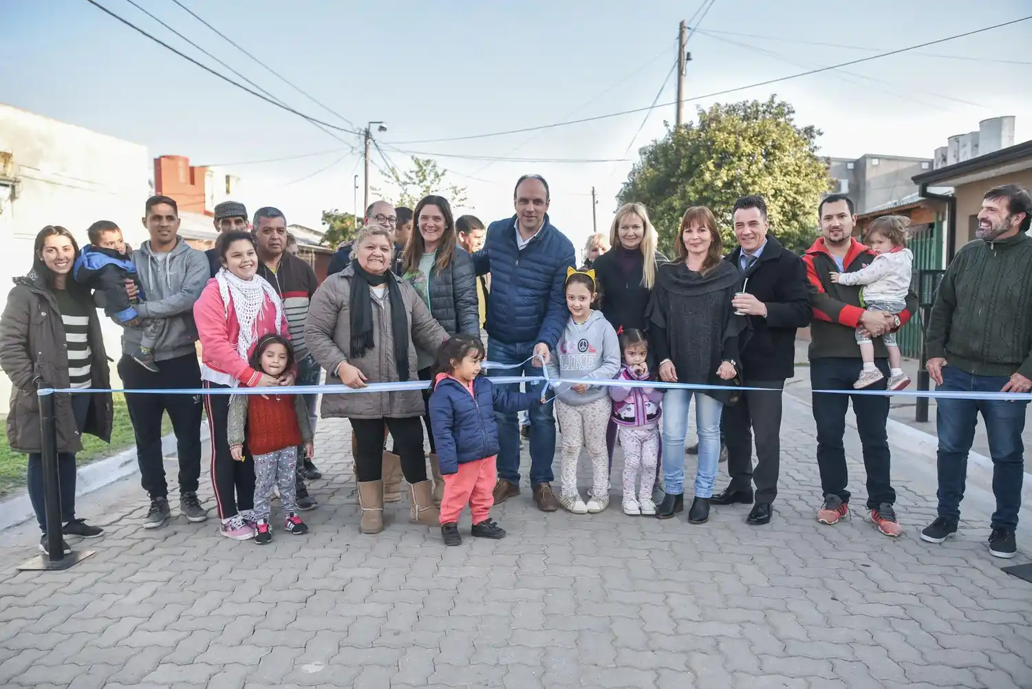 José Corral inauguró la cuadra 183 de pavimento articulado