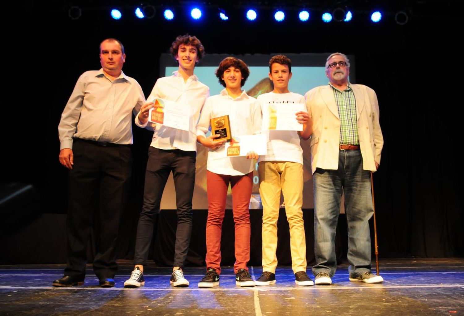 Algunos premiados de  la noche de los Movediza