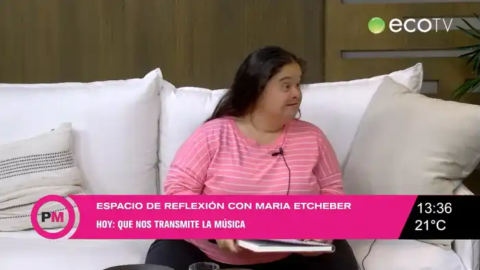 María Etcheber y la presentación de su libro en Adolfo Gonzáles Chávez