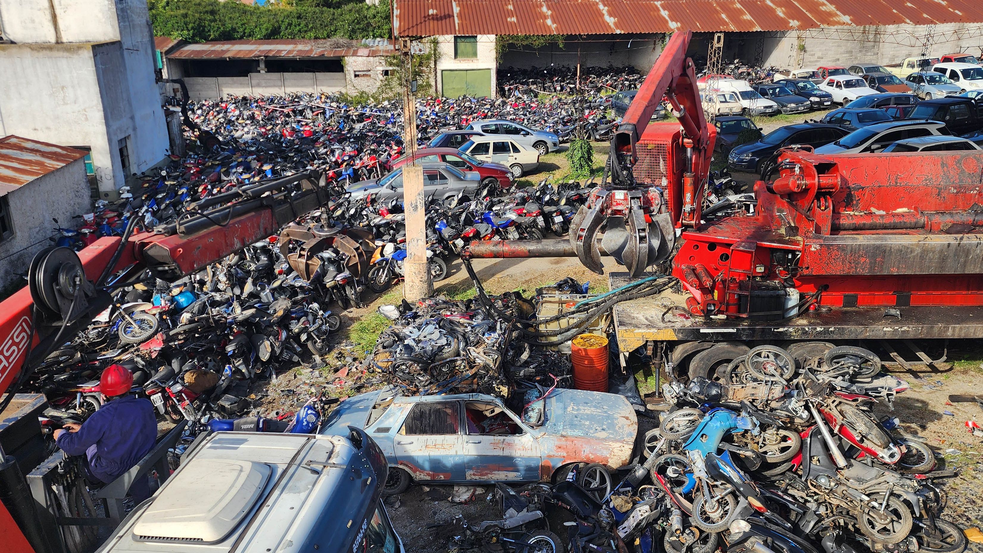 Comenzó la compactación de vehículos secuestrados