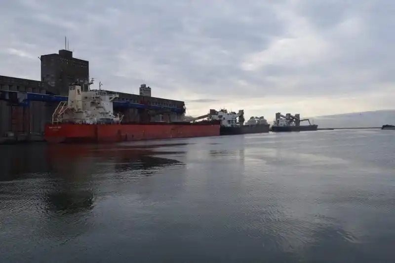 Embarques en todos los muelles de Puerto Quequén