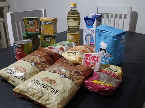 Mercadería en las escuelas: qué artículos traen las cajas entregadas