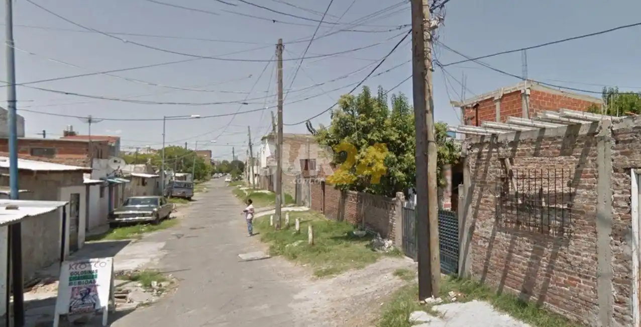 Una mujer jugaba con un arma, se le disparó y mató a un hombre