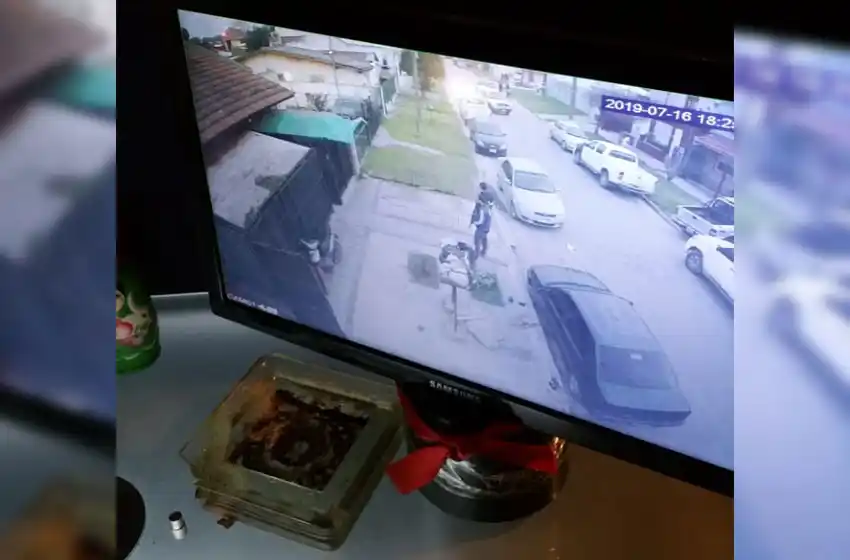 Vendía droga cerca de una escuela, tenía la casa fortificada y monitoreaba la calle con cámaras