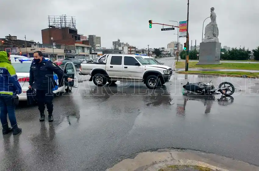 Trasladan al HIGA con fuertes golpes a un motociclista