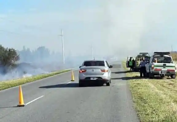 Incendio en un campo de la zona de Estación Pieres