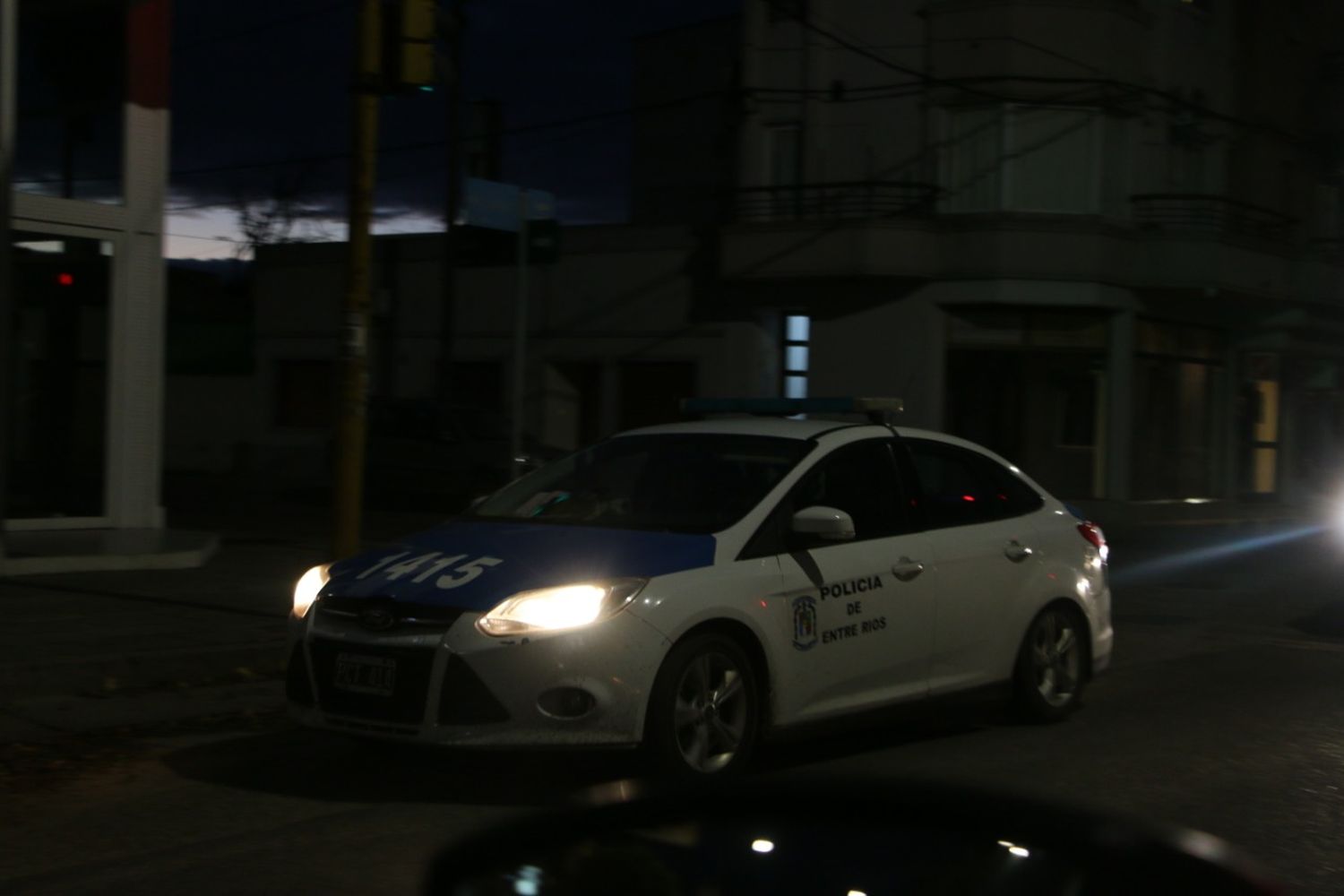 Madrugada agitada en Gualeguaychú: dos detenidos, un prófugo y dos sujetos identificados