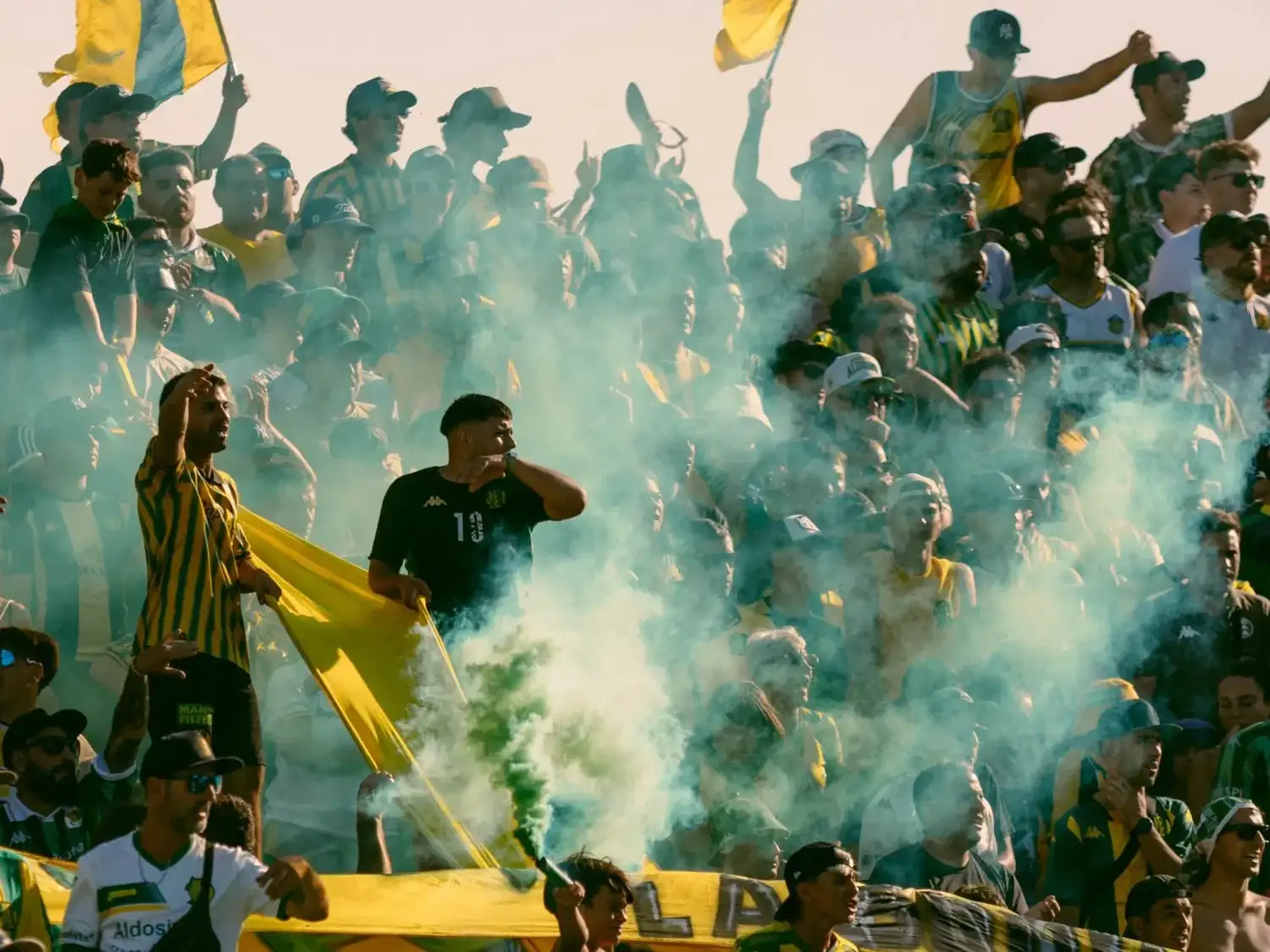 Aldosivi e Independiente Rivadavia se enfrentan con ambas hinchadas
